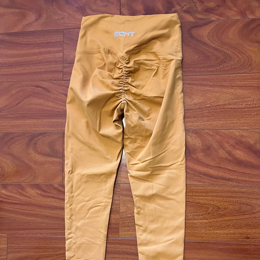 Yellow leggings with scrunch